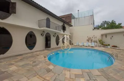 Bairro calmo e arborizado. residência sólida com muita luz e ampla piscina ao final de uma rua sem saída com vários acessos 653m² - terreno 616m² - ár