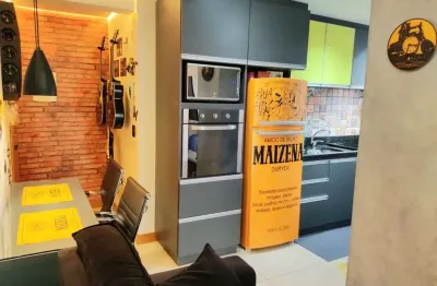 Lindo apartamento decorado para locação e possui sacada com churrasqueira!