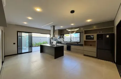 Casa no condomínio alphaville bauru disponível para venda.