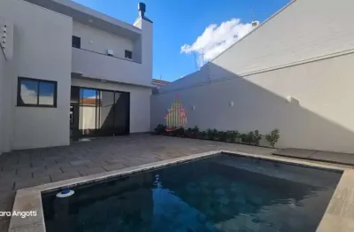 Sobrado com 03 suítes e piscina no maria luiza - so645