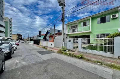 Casa com 6 quartos à venda no Barreiros, São José 