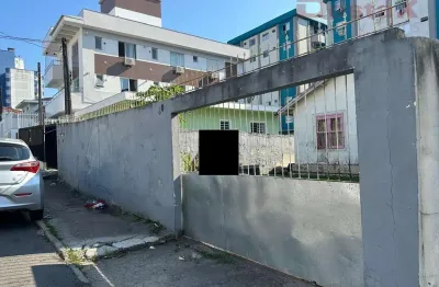 Terreno à venda no Barreiros, São José 
