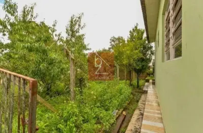 Casa com 171m² priv. terreno de esquina 576m² tingui  r$840.000,00