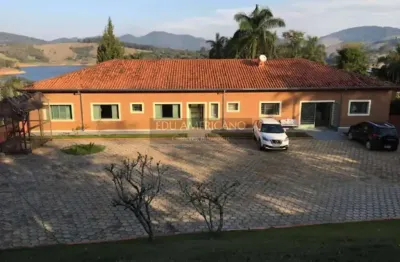 Joanópolis. linda chácara na beira da represa, com acesso a água !