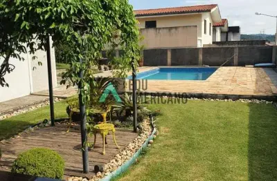 Casa com excelente terreno à venda em bairro residencial