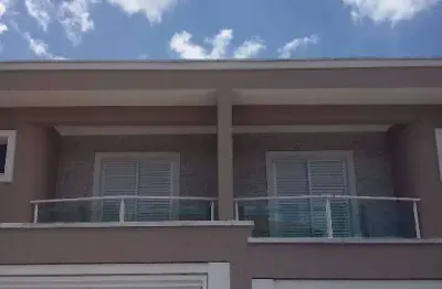 Lindo sobrado parque são domingos, com 3 dorms sendo 3 suites, sala, cozinha e 4 vagas