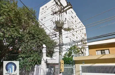 2 dormitórios com armários embutidos, sala, cozinha com armários, banheiro, area de serviço com quarto e banheiro. 2 vagas de garagem cobertas fixas.