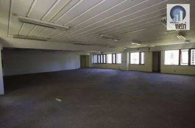 Conjunto comercial com 272m² copa, ar condicionado, 2 banheiros e 4 vagas - imóvel necessita de reforma.