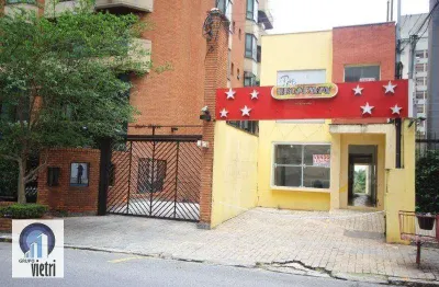 Linda casa isolada com destaque excelente para comércio ou serviços em área nobre dos jardins.