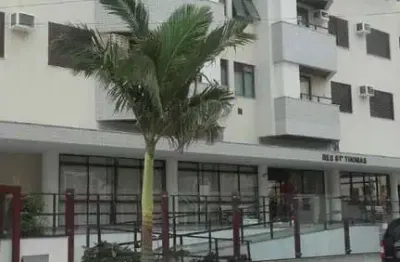 Apartamento padrão a 40 mts da praia central de canasvieiras.