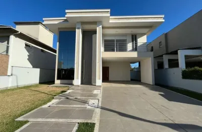 Casa de alto padrão em condomínio fechado, semi mobiliada.