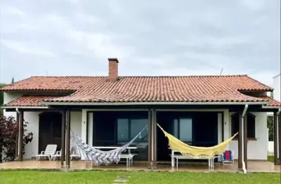 Casa com 4 quartos para alugar no Ponta das Canas, Florianópolis 