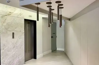 Sala Comercial à Venda | 40m² + 1 Vaga de Garagem | Entre o Rebouças x Centro