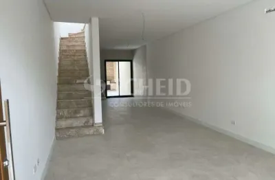 Lindo sobrado com quintal com churrasqueira e forno de pizza, aceita permuta menor valor