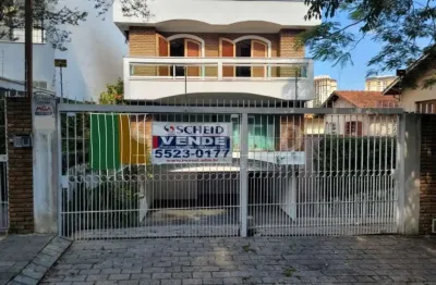 Sobrado em 03 pavimentos em ótima localização na zona sul