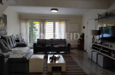 Casa de vila fechada com portão automático no brooklin!