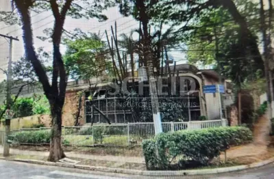 Casa térrea com 500m2 com 4 suítes em excelente localização na zona sul