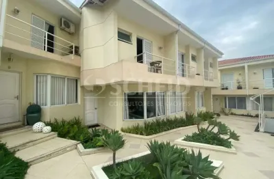 Sobrado em condomínio à venda, 3 quartos, 1 suíte e 2 vagas cobertas por r$ 850.000
