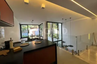 Linda casa! totalmente reformada! Pé direito duplo! piscina, Ar condicionado