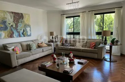 Apartamento de 310m² com 4 suítes, varanda e 4 vagas em condomínio seguro