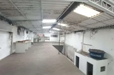 Galpão à venda no bairro socorro com 200m² de área, dois banheiros, duas salas para escritório.