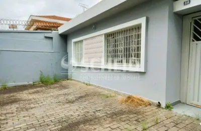 Casa terrea, 220m2 de area total, a venda na chacara santo  antonio.
