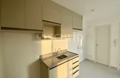 Apartamento com armários embutido e sacada proximo ao metro