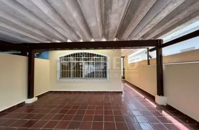 Sobrado 3 dormitórios (1 suíte), 2 vagas em ótima localização