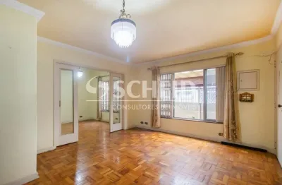 Casa sobrado no brooklin com 3 quartos sendo 1 suíte e 3 vagas de garagem.