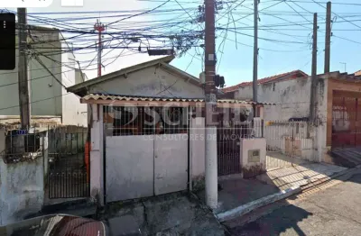 Casa a venda com terreno de 400m², ideal para construtor com 10mx40m