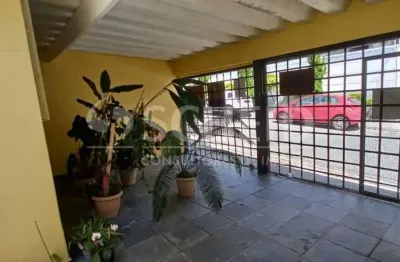 Casa no campo grande com 3 dormitórios, 3 banheiros e 2 vagas.