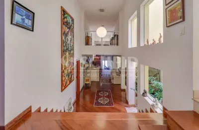 Casa a venda no alto da boa vista com 5 quartos suites e 4 vagas de garagem.