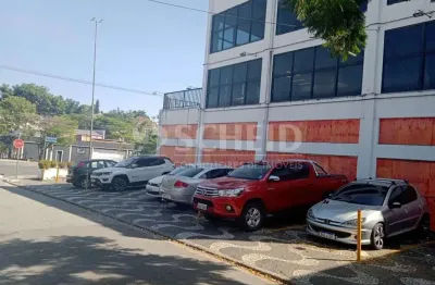 Excelente predio  esquina contendo  2 andares mais terreo vão livre