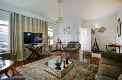 Casa sobrado no brooklin com 3quartos sendo 1suíte com 2 vagas de garagem, 200,00m² total/terreno.
