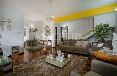 Casa sobrado no brooklin com 3quartos sendo 1suíte com 2 vagas de garagem, 200,00m² total/terreno.