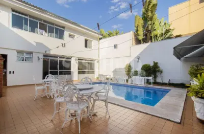 Sobrado à venda com 394m²  04 suítes 03 vagas, no planalto paulista