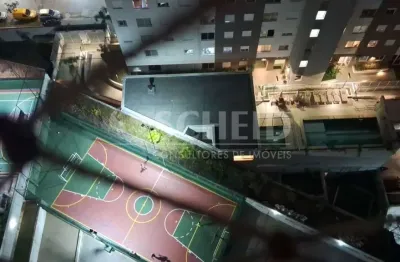 Lindo apartamento reformado com armários embutidos, lazer completo, vaga no subsolo livre.