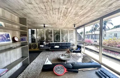 Casa no morumbi e terreno anexo . projeto ruy otake em concreto aparente