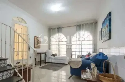 Casa à venda com 4 suítes, 2 vagas, 5 banheiros, quintal, churrasqueira