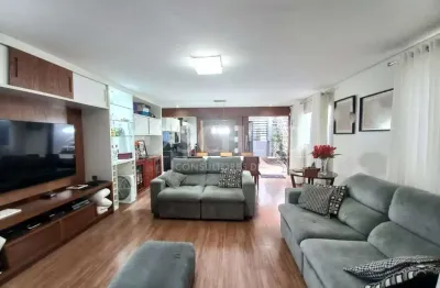 Casa térrea de 190m² com 3 quartos sendo 2 suítes e 2 vagas à venda na vila santa catarina - sp