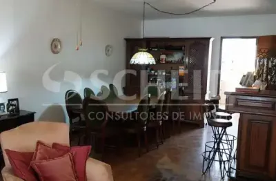 Sobrado brooklin, 150m², 3 quartos, sala, cozinha com armários, área de serviço, 2 vagas, quintal.