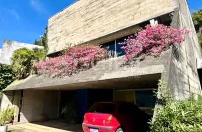 Casa  para locação no morumbi e terreno anexo . projeto ruy otake em concreto aparente