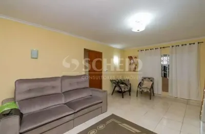 Casa no campo belo, 240m2, 3 quartos, área gourmet e 2 vagas de garagem.