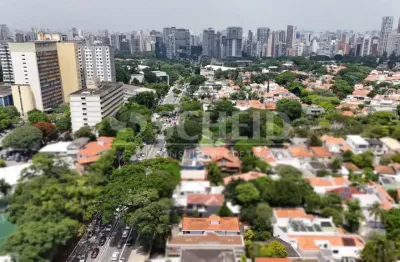 Casa à venda na av. ibirapuera, 488m² terreno. 4quartos(2 suítes). 7 vagas
