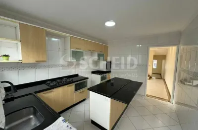 Sobrado com corredor lateral - rua sem saída com vigilante / segurança - 3 dorms - 1 suíte - 2 vagas