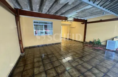 Casa térrea no campo grande, 2 quartos, sendo 1 suíte, salas de estar e jantar e 2 vagas.