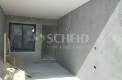 Casa com três quartos sendo um suíte na região do campo grande - são paulo.