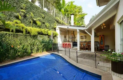 Casa em condominio com 4 suites e 6 vagas em rua sem saida
