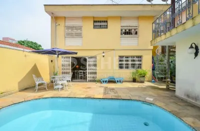 Casa á venda no campo belo com 273m², 5 quartos sendo 2 suítes, 2 vagas.
