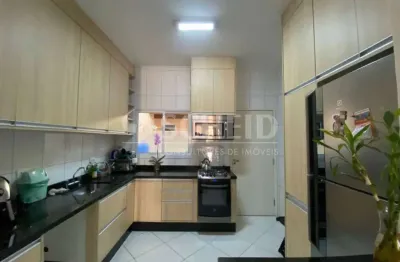 Lindo sobrado campo grande com 3dts sendo 1 suíte e 2 vagas.
